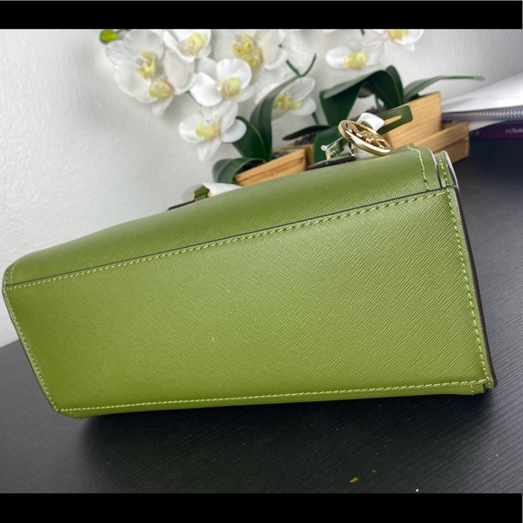 Michael Kors Hope Medium Messenger - Picture 7 of 10